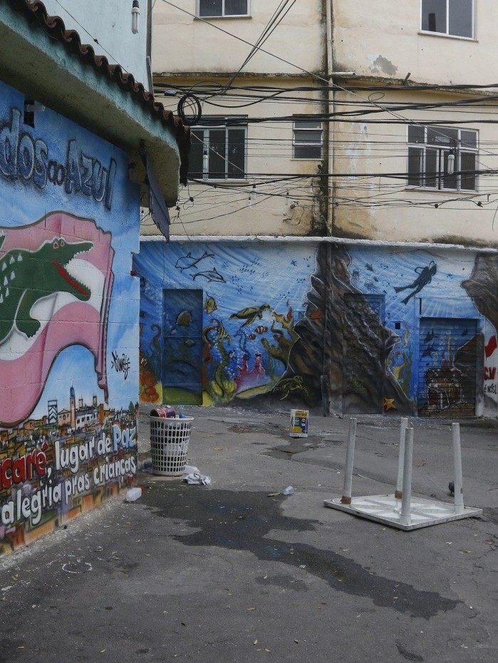 Imagem de rua interna na favela do Jacarezinho, na Zona Norte