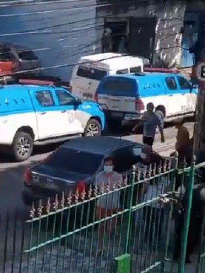 Policiais militares estiveram no Hospital M&aacute;rio Kroeff ap&oacute;s invas&atilde;o de criminosos