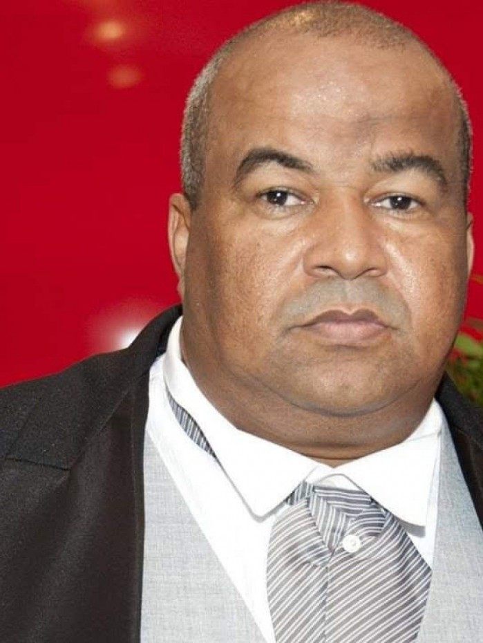 Presidente da associação de moradores do Morro do Itararé - Alvorada, no Complexo do Alemão, Renato dos Santos, de 56 anos, coordena o Instituto Emergência Social e o Ecoponto