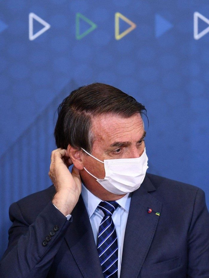 "Confiei nele, o chefe do executivo. Cabe agora verificar se o presidente tocou a den&uacute;ncia, se foi feito, porque convencido de que tinha algo errado, ele estava", finalizou Miranda.
