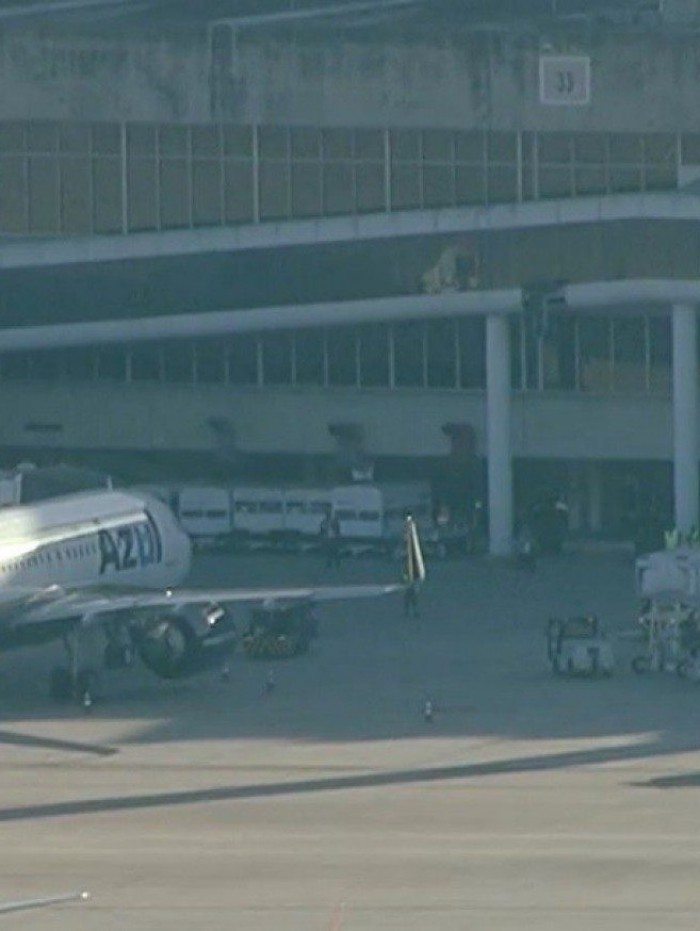 Avião da Azul tem pane elétrica.