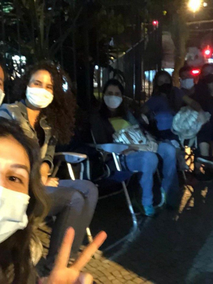 Estudantes de medicina na fila para inscri&ccedil;&atilde;o no processo seletivo no Hospital Federal da Lagoa