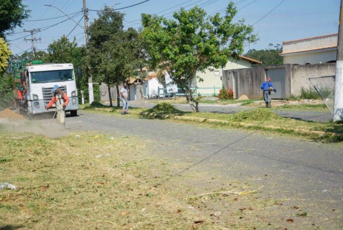 Serviços incluíram roçada, capina e retirada de entulhos.