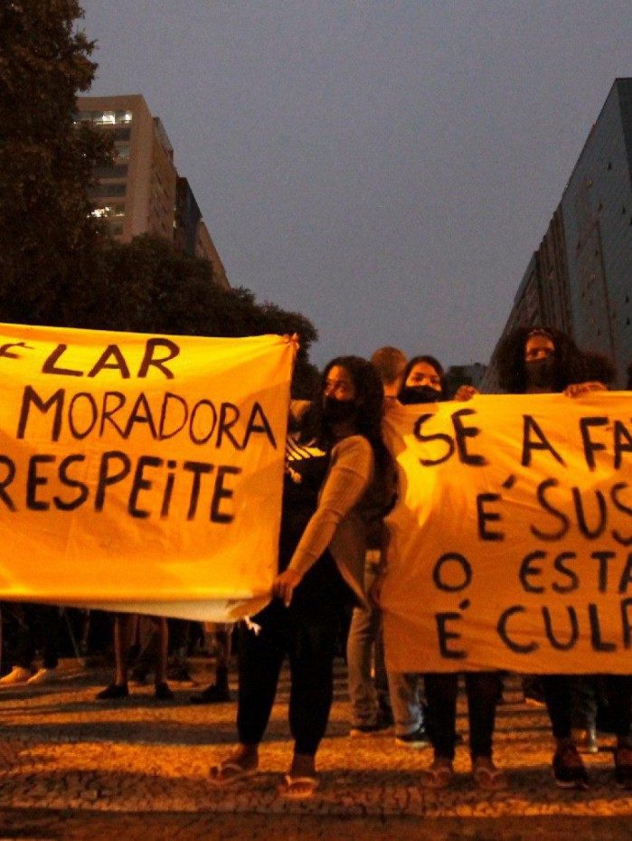 Manifestantes est&atilde;o na Candel&aacute;ria 