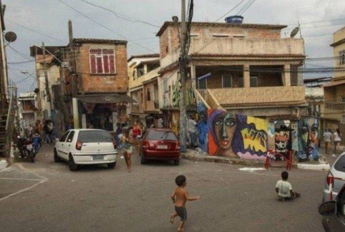 Localizada entre a 25 de agosto e o Beira Mar, nós temos a Vila Operária, favela mais populosa da Baixada Fluminense