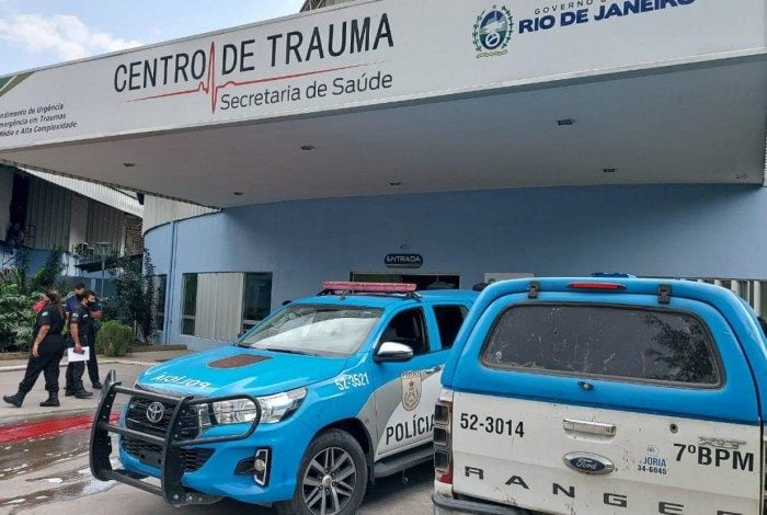 Dois moradores ficam feridos após criminosos atacarem policiais em comunidade de São Gonçalo