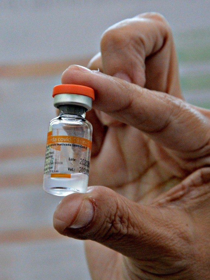 Pesquisa aponta que CoronaVac &eacute; a mais recusada pelos 'sommeliers de vacina'