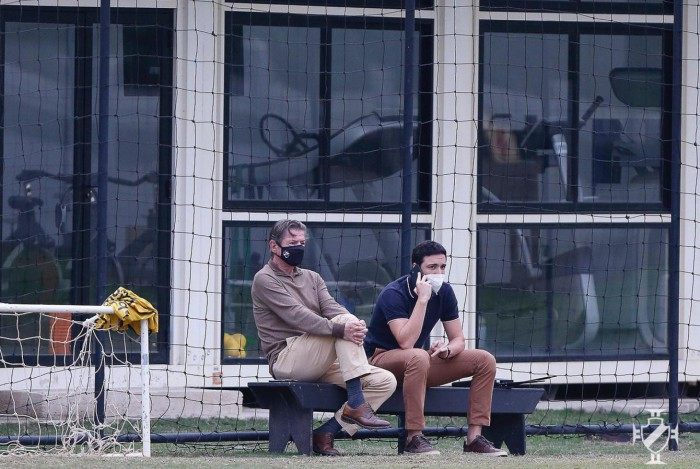 Presidente e o ex-diretor Pássaro, que bateu asas e voou da Colina