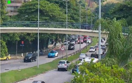 Praticante de base jump morre após queda em São Conrado