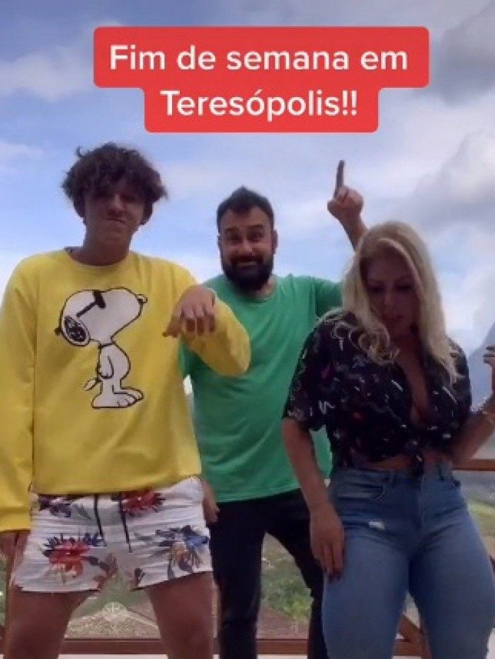 Rosana Menezes, Fábio Ramalho e seu namorado João Paulo dos Santos fazendo as famosas dancinhas do Tik Tok