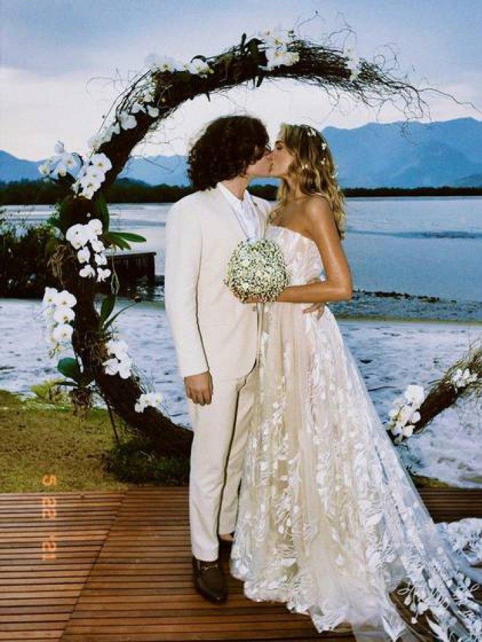 SASHA E JOÃO FIGUEIREDO SE CASAM NA CASA DE XUXA EM ANGRA DOS REIS