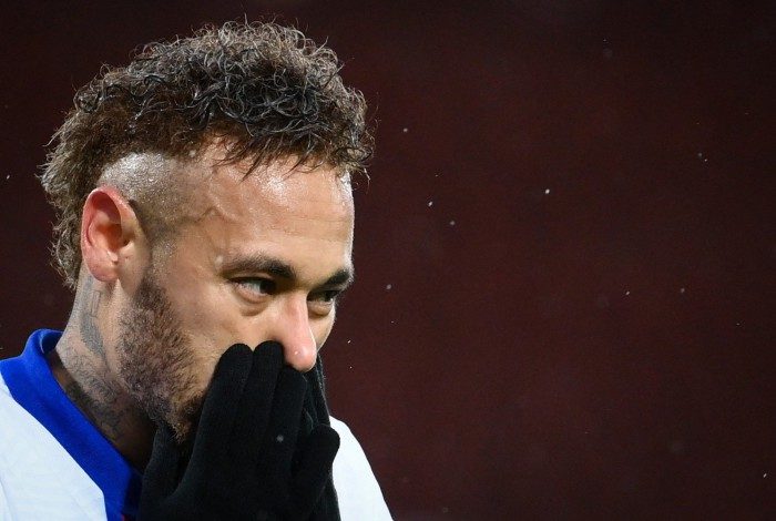 Neymar perdeu um pênalti e não escondeu a frustração pelo vice-campeonato no Francês