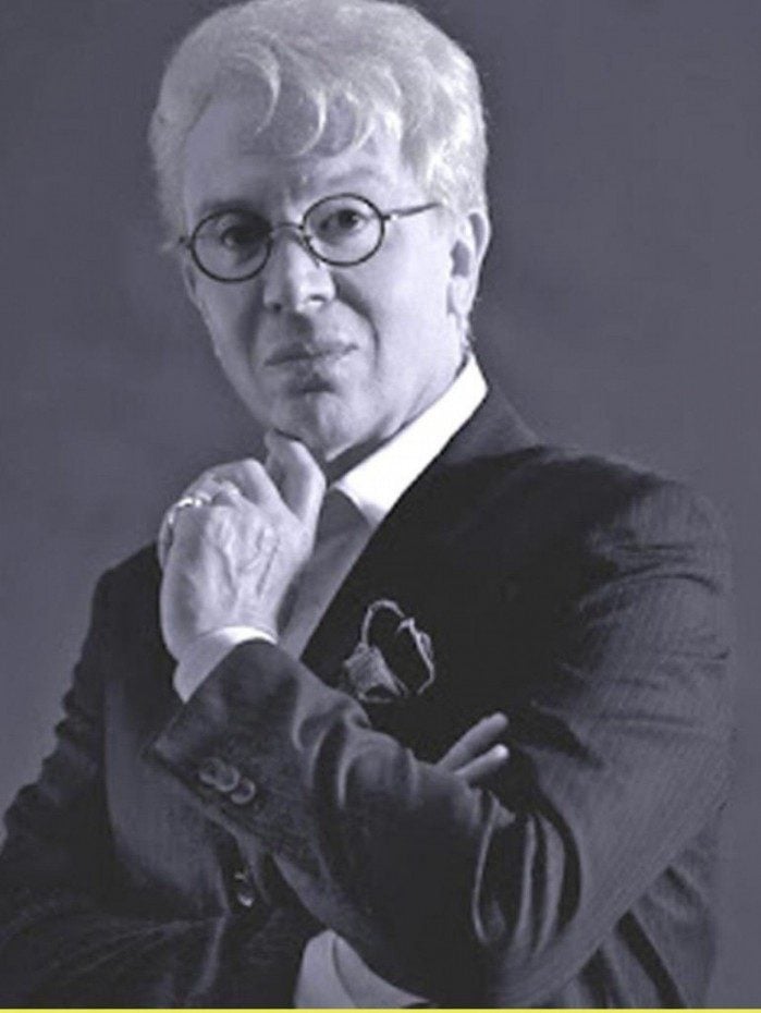 Eduardo Martini dá vida a Clodovil Hernandes nos palcos 