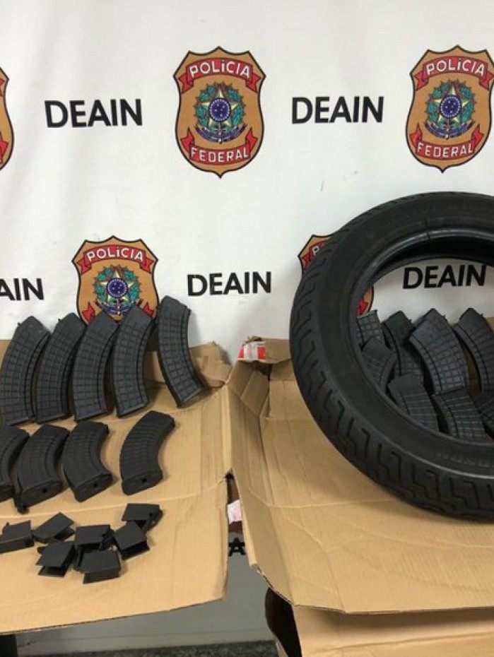 Carregadores encontrados em pneus no Gale&atilde;o: apreens&atilde;o deu in&iacute;cio &agrave; investiga&ccedil;&atilde;o

