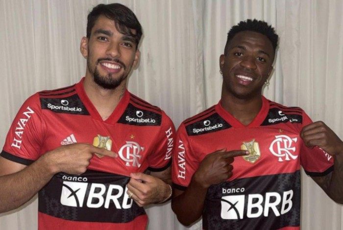 Lucas Paquetá (esquerda) e Vinícius Júnior (direita) formaram dupla no Flamengo e hoje representam a Seleção Brasileira 

