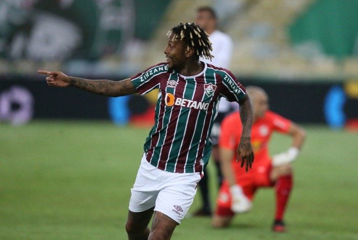 Abel Hernández comemorando um gol pelo Fluminense.