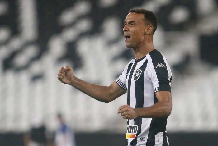 Gilvan aposta em crescimento do Botafogo com chegada de novos nomes para o elenco