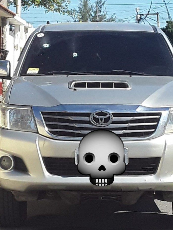 Carro de PM reformado fica com marcas de tiro após tentativa de assalto