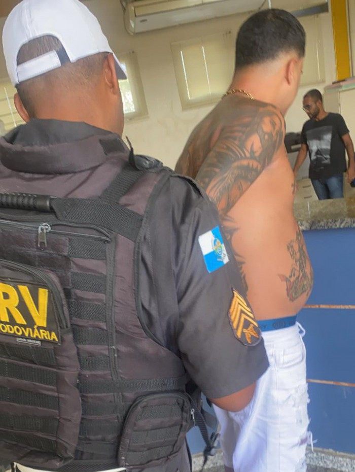 Suspeito de gerenciar favela de Campos dos Goytacazes é preso pelo BPRv 