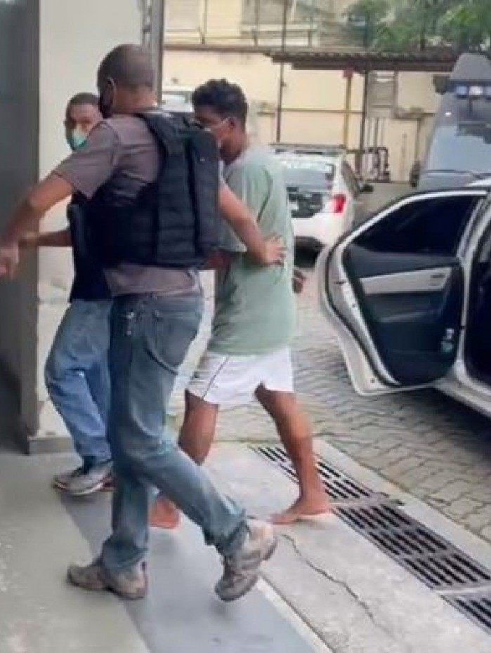 A For&ccedil;a-Tarefa da Pol&iacute;cia Civil realizou a pris&atilde;o de oito pessoas apontadas como integrantes da mil&iacute;cia na manh&atilde; desta quarta-feira (9)