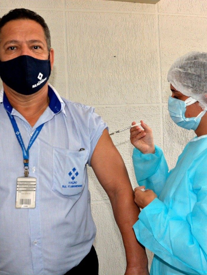 Munic&iacute;pios como Volta Redonda e Maric&aacute; realizaram a vacina&ccedil;&atilde;o de rodovi&aacute;rios contra a covid-19