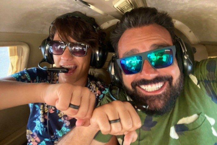 Em comemoração ao dia dos namorados, nossa entrevista é com o apresentador da Record Tv, Fábio Ramalho e seu namorado João Paulo