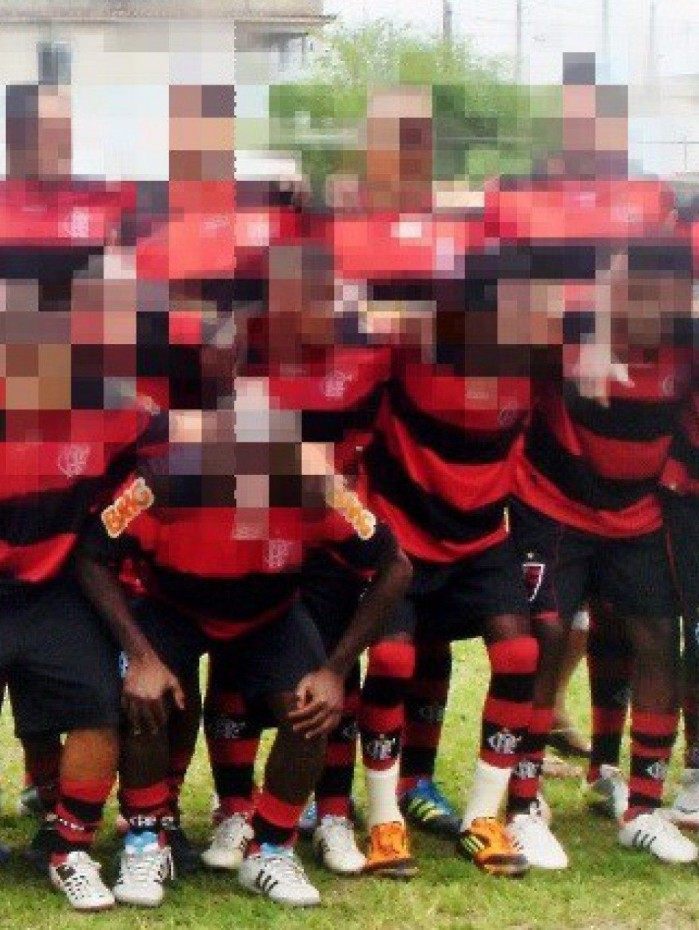 Carlinhos Três Pontes e Ecko posam para o time