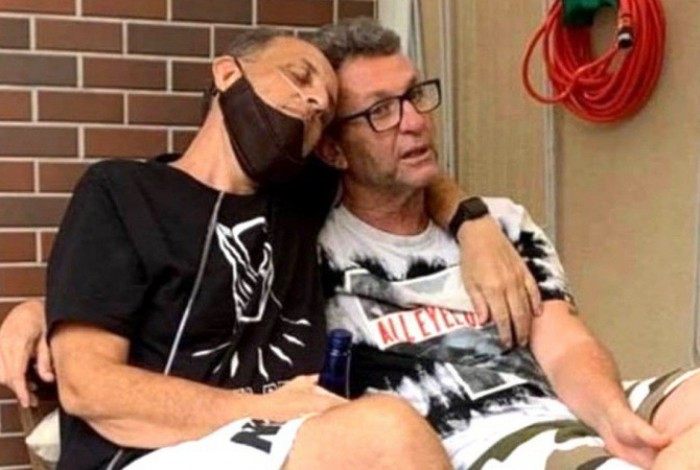 Neto e seu irmão, Richard 