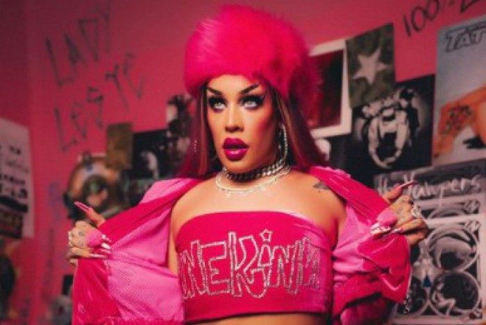 Glória Groove pede música em trilha de novelas 