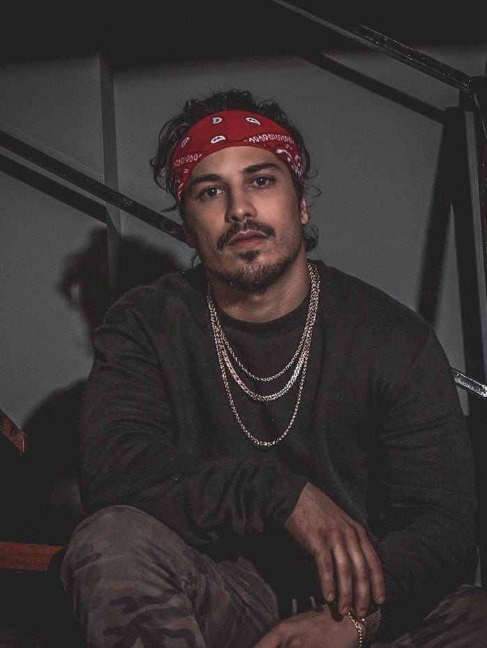 Doug lan&ccedil;ou recentemente sua nova M&uacute;sica 'Outra &Oacute;rbita'