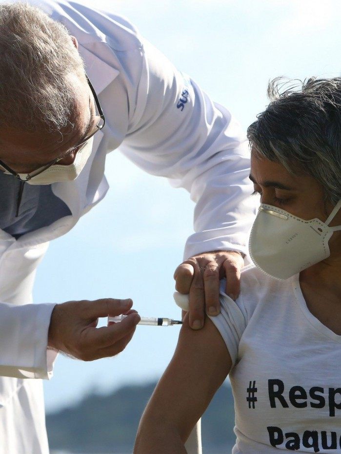 Vacina&ccedil;&atilde;o em massa da popula&ccedil;&atilde;o eleg&iacute;vel da Ilha faz parte do projeto &quot;PaqueT&aacute; Vacinada&quot;
