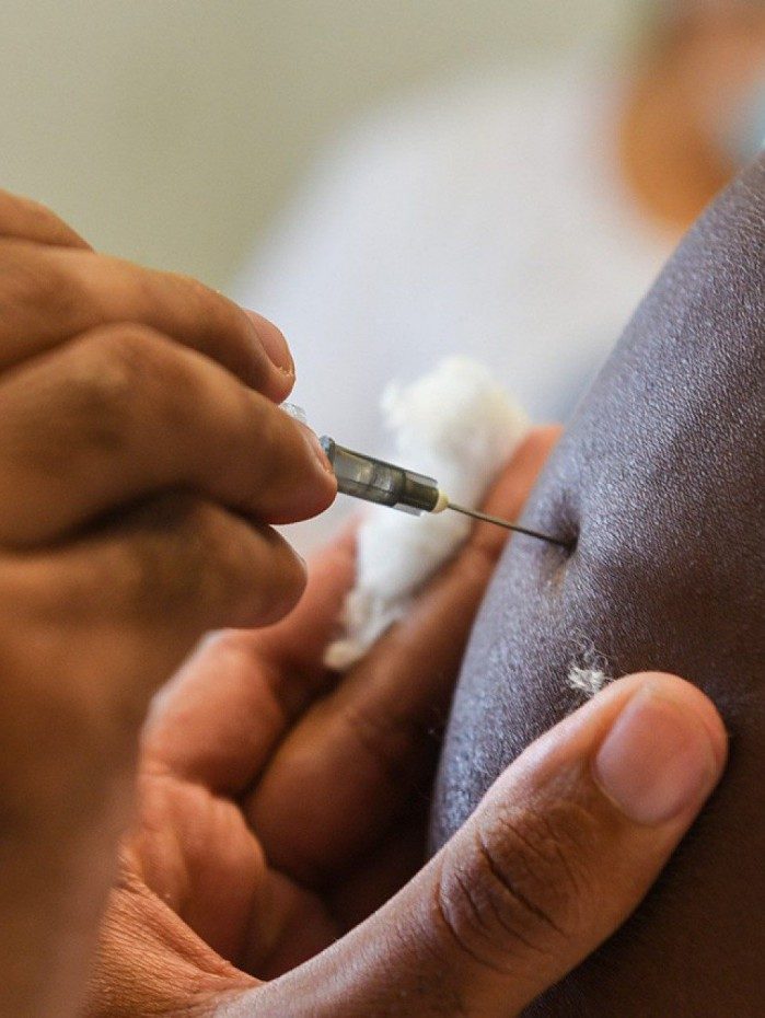 Nesta quarta-feira, o munic&iacute;pio prev&ecirc; retomar a vacina&ccedil;&atilde;o da faixa de 49 anos e das segundas doses