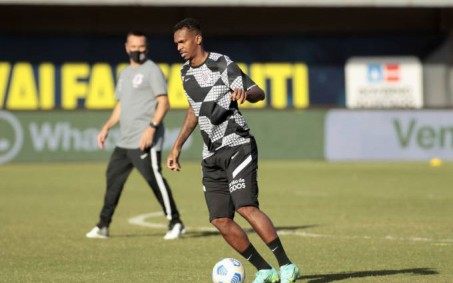 O MENINO DE CHUTEIRA VERDE