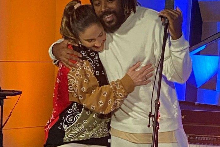 Claudia Leitte grava feat com cantor gospel 