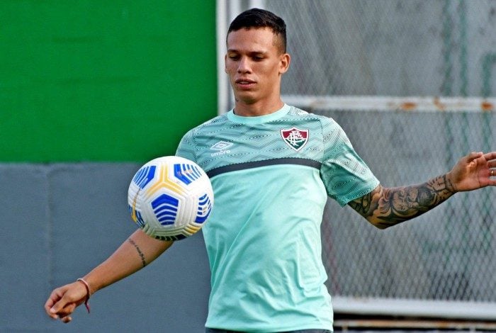 Calegari volta a ser opção no Fluminense