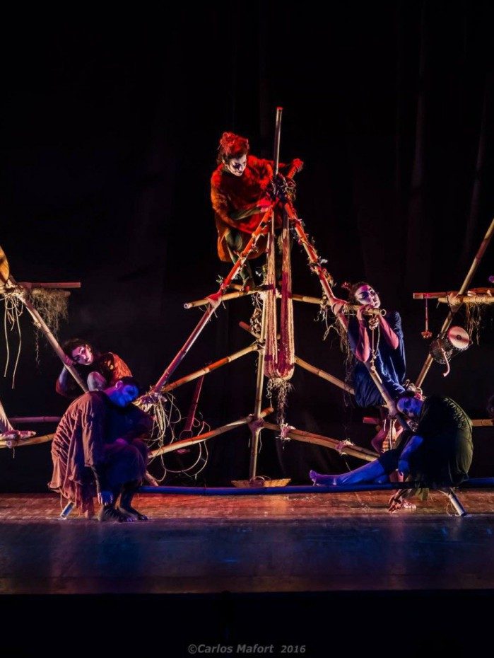 Companhia Arteira em Sonho de Uma Noite de Verão no Teatro Municipal de Nova Friburgo