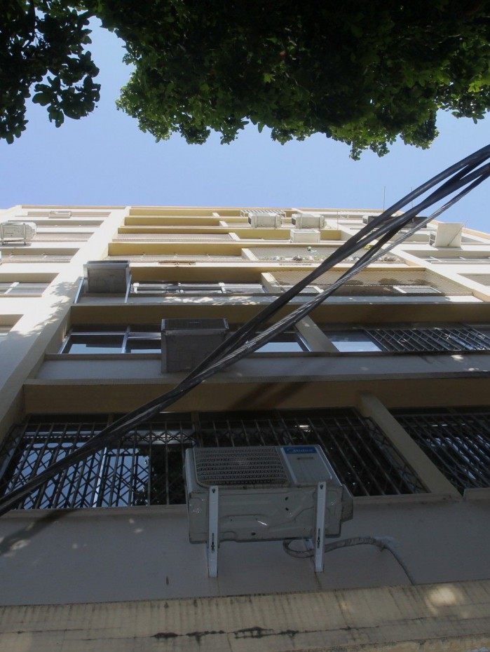 Crian&ccedil;a de 12 anos cai de pr&eacute;dio na Tijuca