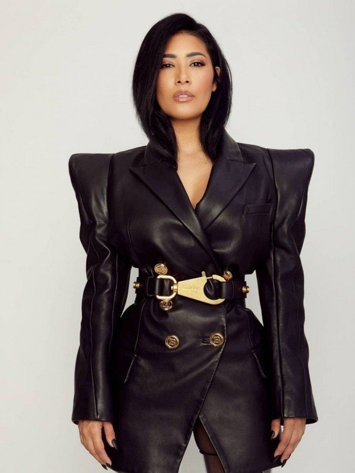 Simaria faz ensaio de moda para comemorar os 39 anos!