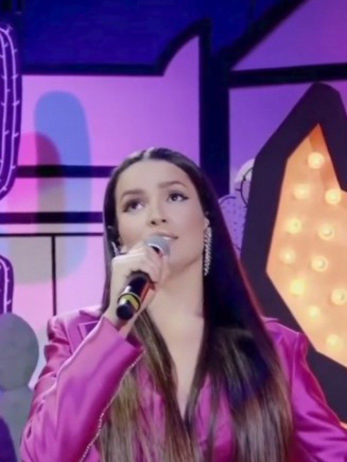 Juliette participa de live ao lado de Xand Avião