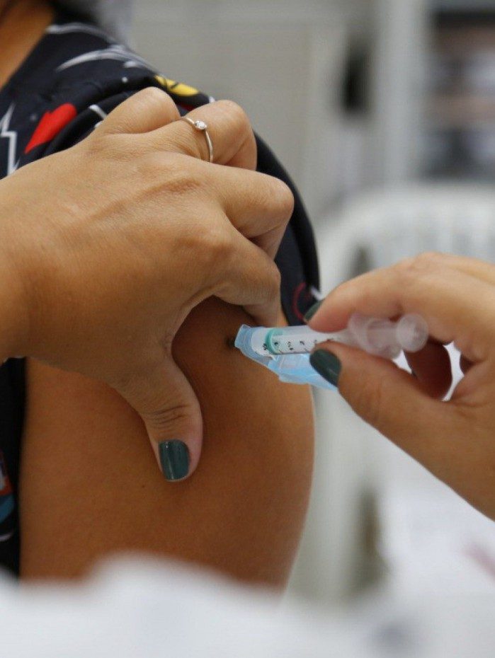 Vacina&ccedil;&atilde;o contra a covid-19