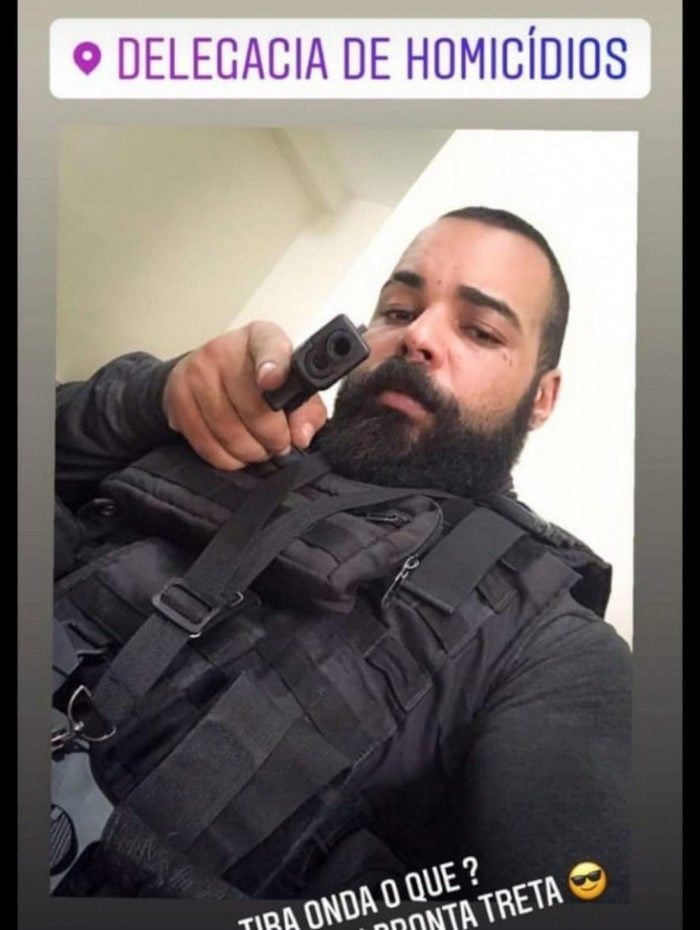 Thierry curtia se exibir na web