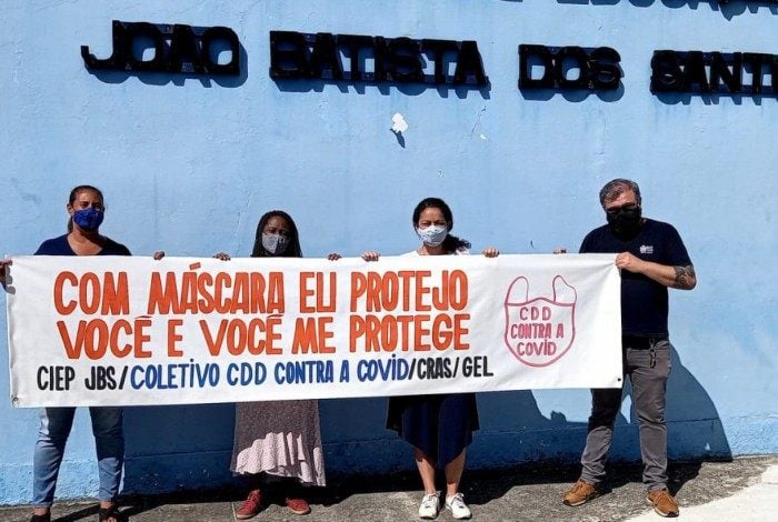 Lucimere, Elaine, Carolina e Renato com a faixa no CIEP João Batista dos Santos