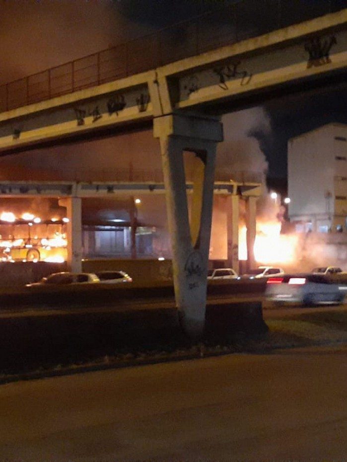 Ônibus foram incendiados na altura do Muquiço, em Guadalupe