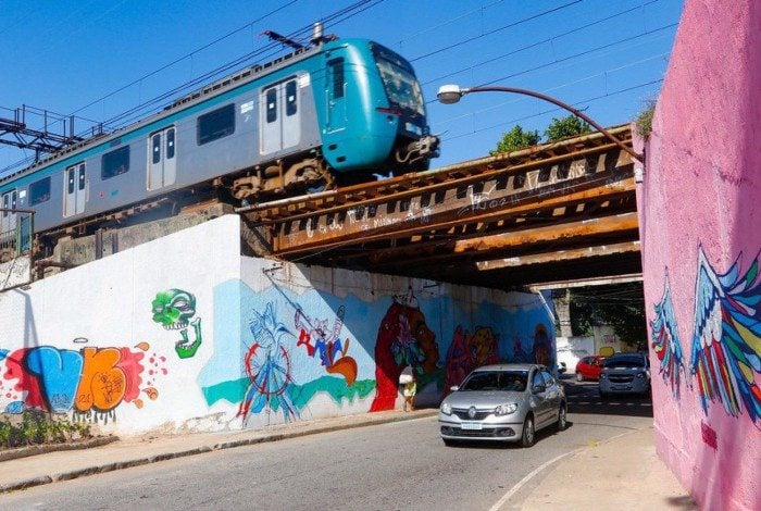Fotos do mural de grafite feito no viaduto.