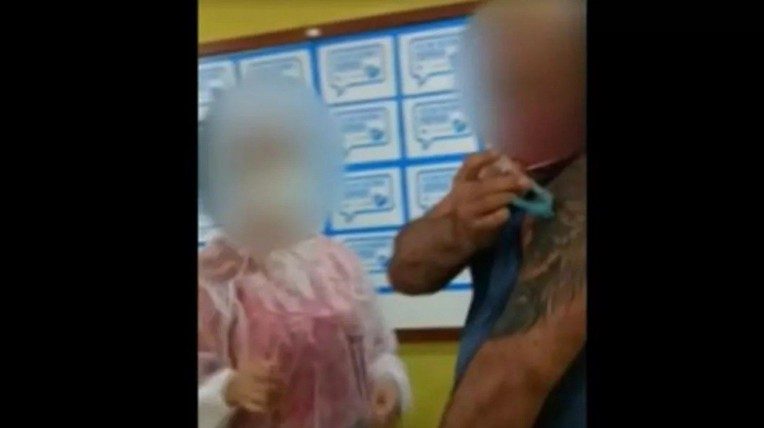 Vídeo: homem arranca seringa da mão de profissional de saúde ao se vacinar  contra covid-19 | Brasil | O Dia