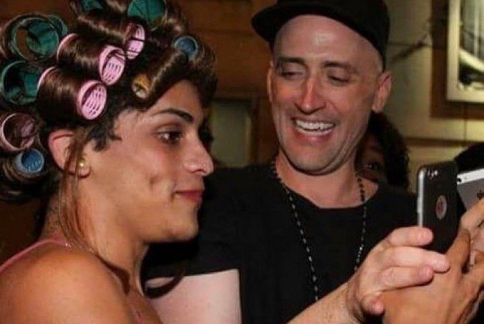 Humorista fala da emoção de quando conheceu seu ídolo