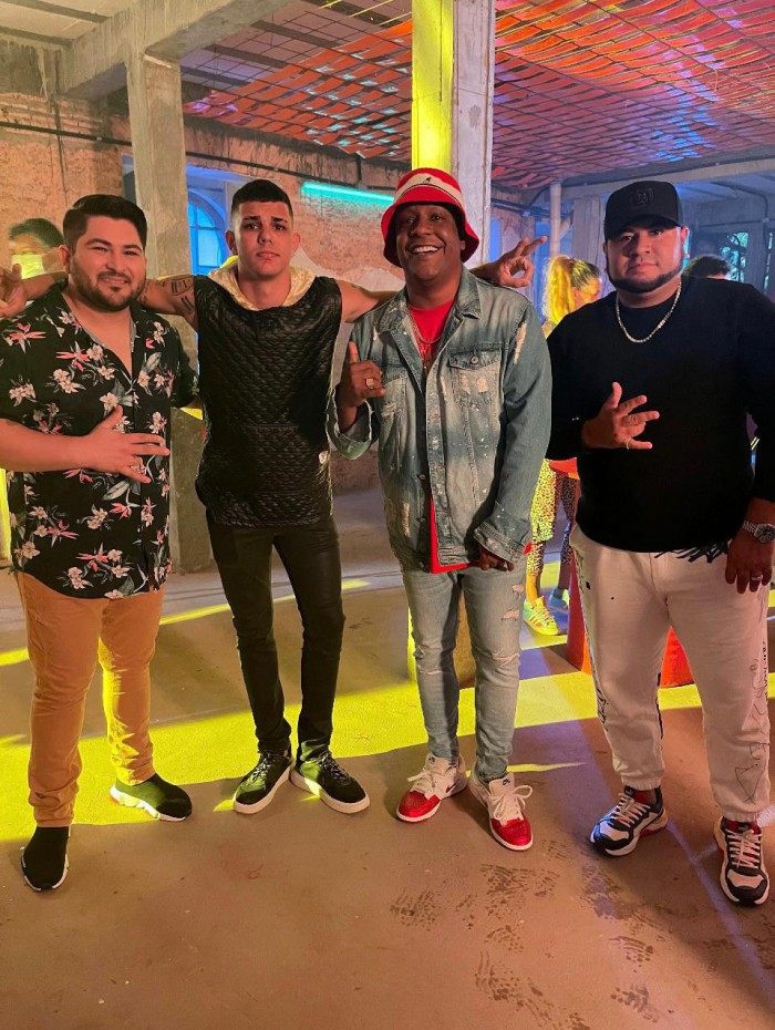 Influenciador Victor Melo invade instagram de Psrico e revela bastidores inéditos do novo clipe da banda em parceria com Barões da Pisadinha 
