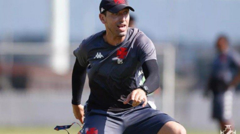 Club de Regatas Vasco da Gama: Técnico da base, Siston anuncia saída Club de Regatas Vasco da Gama: Técnico da base, Siston anuncia saída1