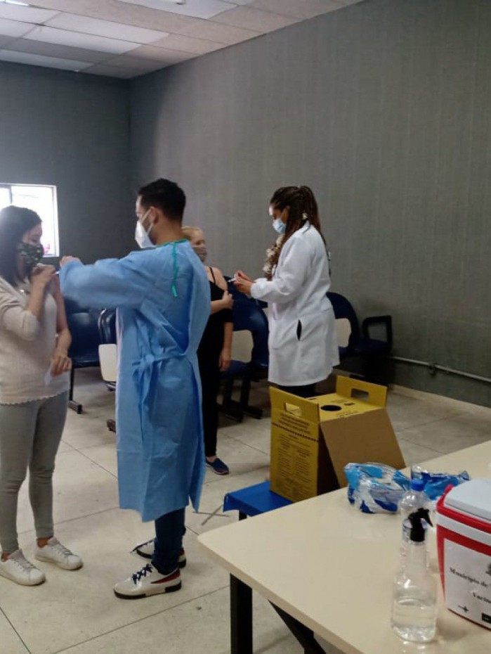 Vacina&ccedil;&atilde;o contra a Covid-19 em Teres&oacute;polis