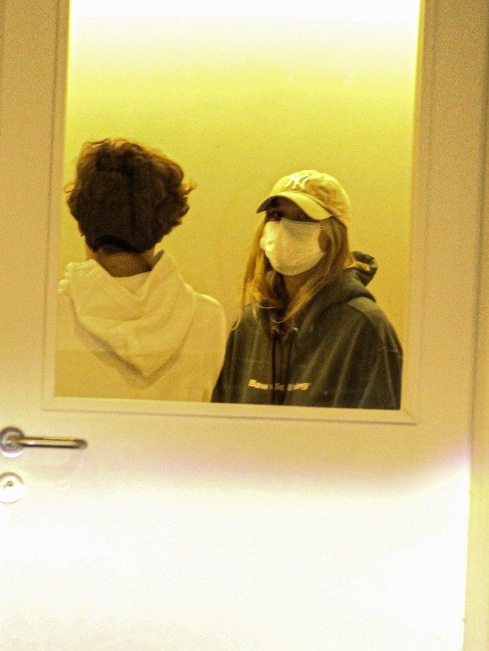 Sasha e o marido, o cantor gospel Jo&atilde;o Figueiredo, visitam Luciano Szafir no hospital